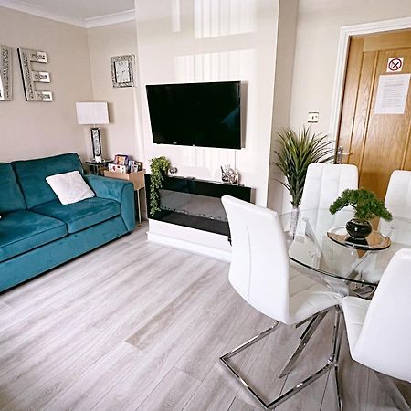 Entire 3-Bedroom Home In Oldham - Guest House Экстерьер фото