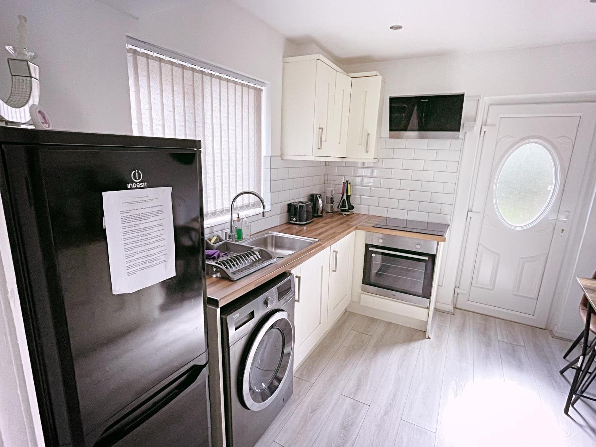 Entire 3-Bedroom Home In Oldham - Guest House Экстерьер фото