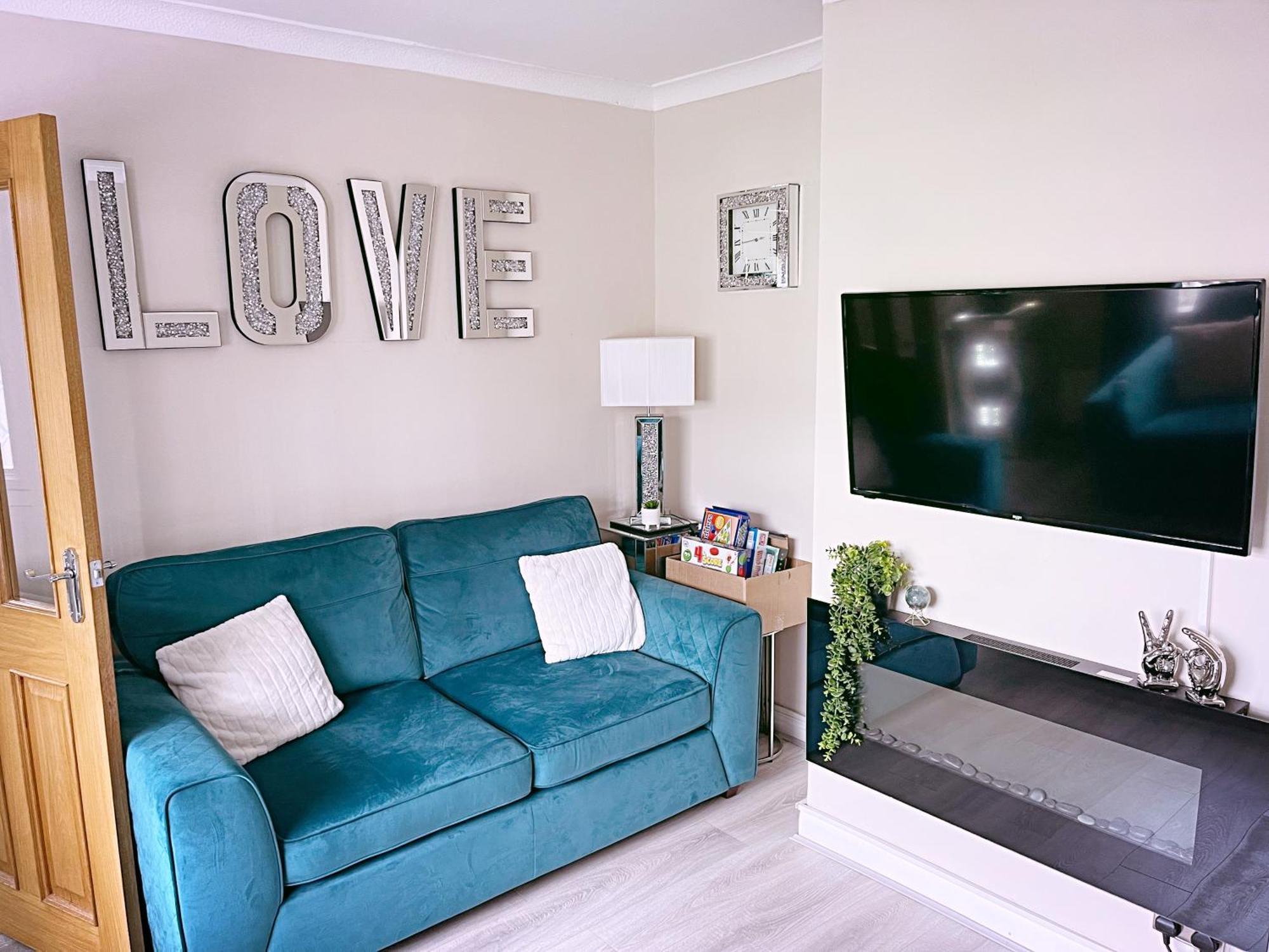 Entire 3-Bedroom Home In Oldham - Guest House Экстерьер фото
