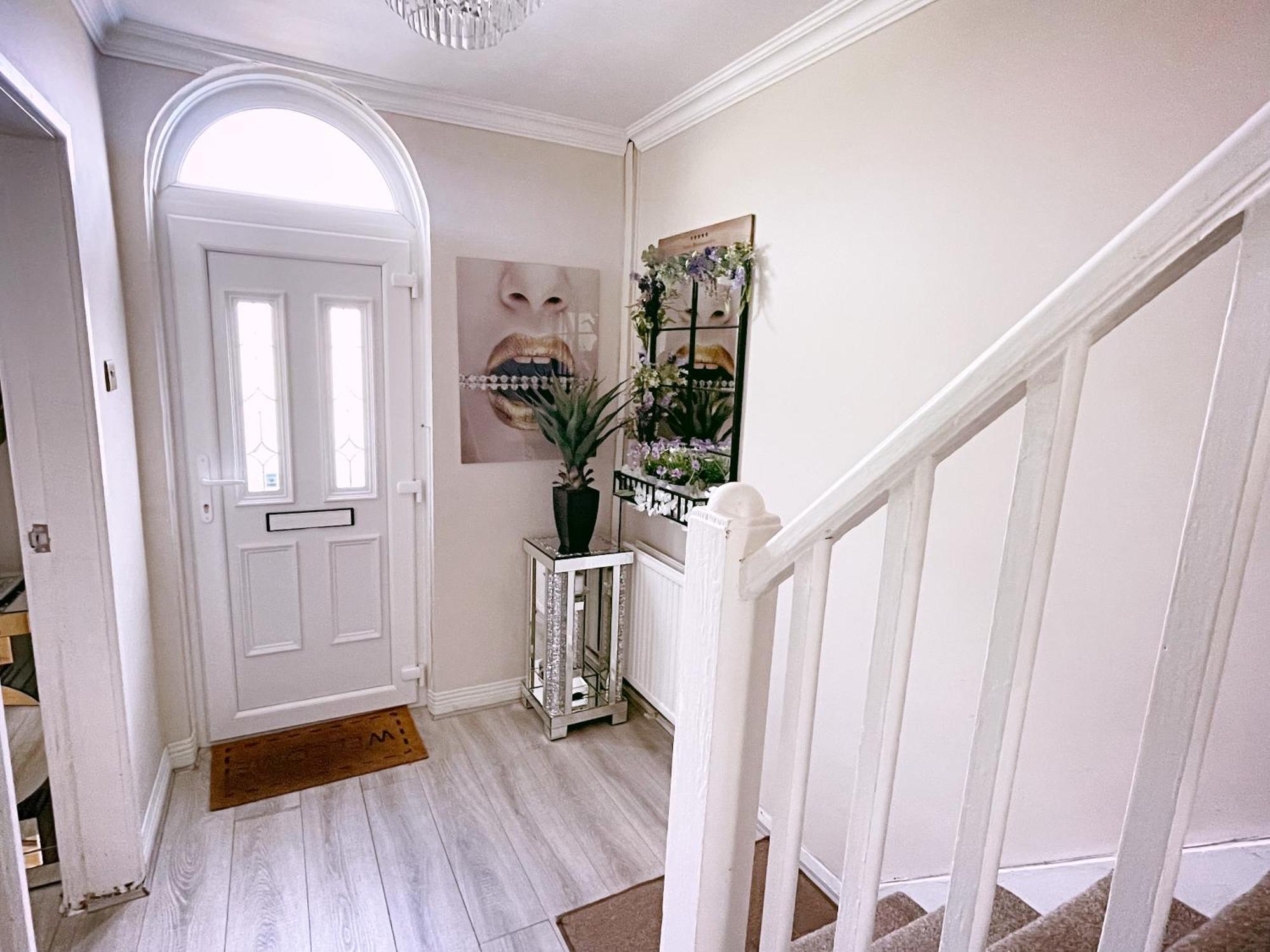 Entire 3-Bedroom Home In Oldham - Guest House Экстерьер фото