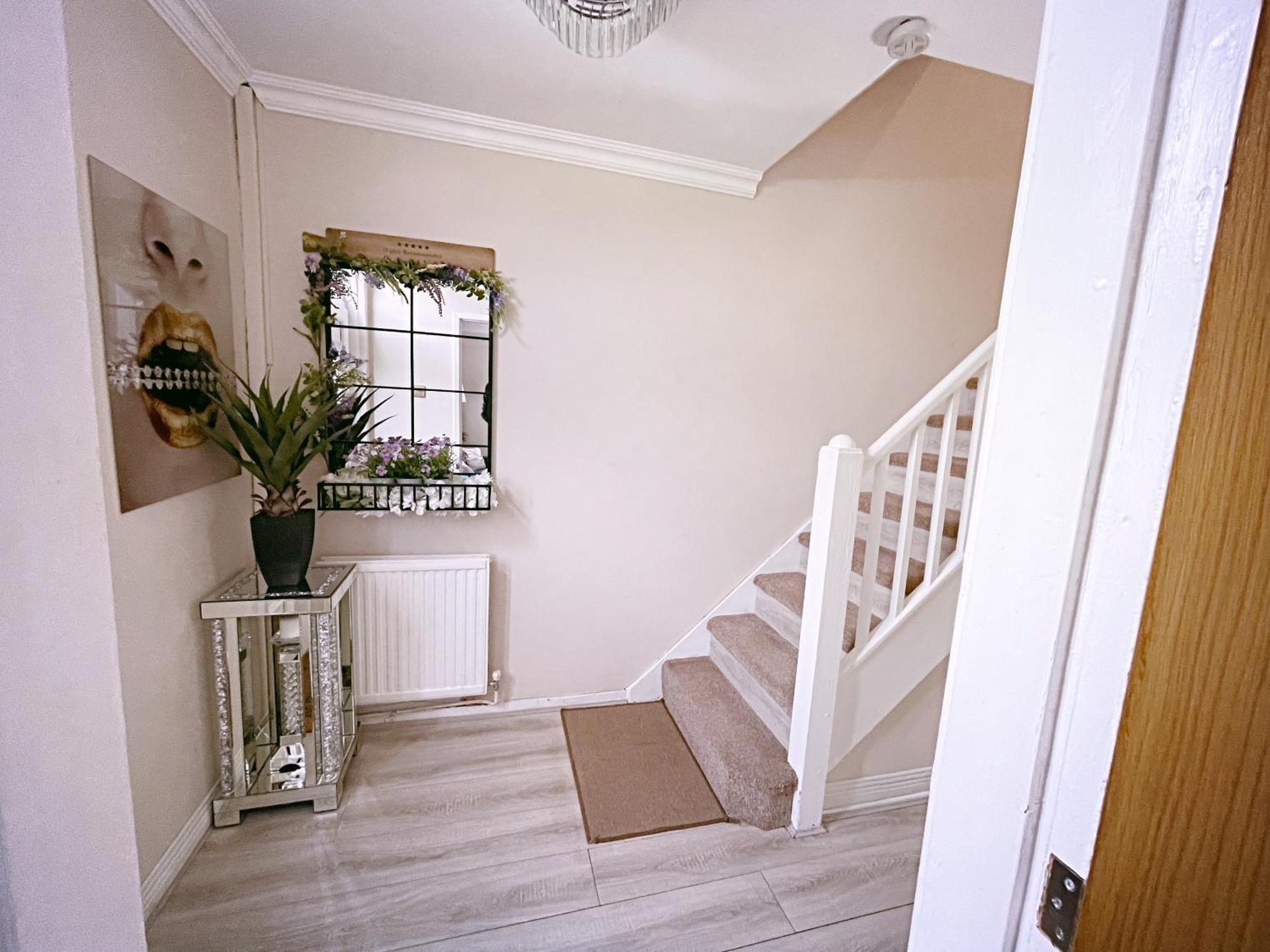 Entire 3-Bedroom Home In Oldham - Guest House Экстерьер фото